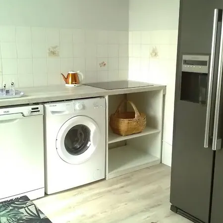 Maison F4 Bord De Rivière Dans Un Hameau De Village *