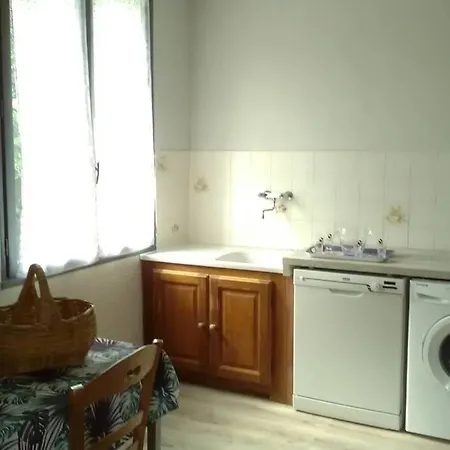 Maison F4 Bord De Rivière Dans Un Hameau De Village *